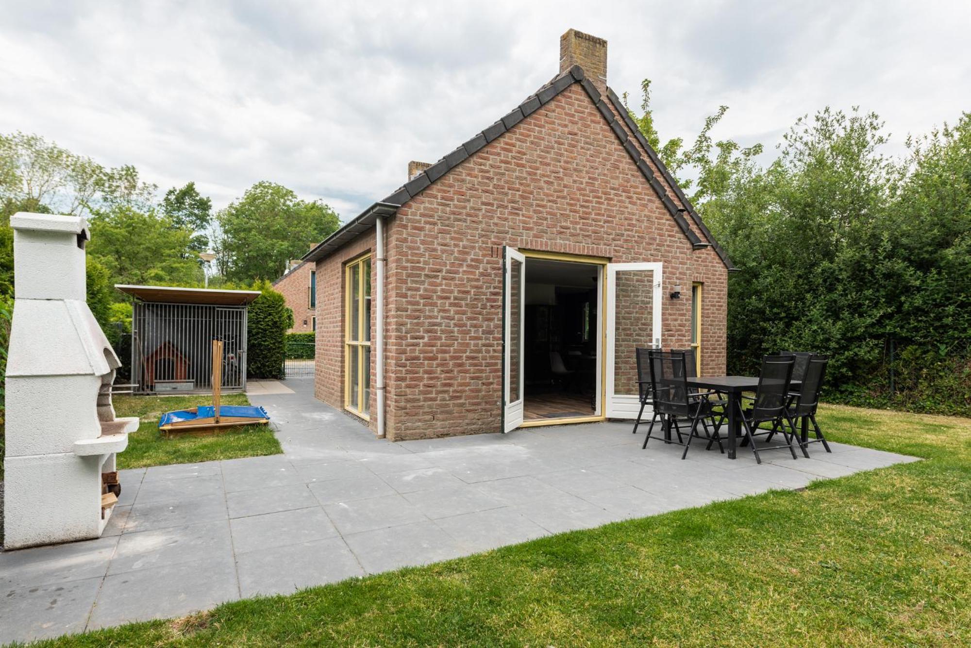 Het Huys Ewijk Mooi Luxe En Een Laadpaal Exterior foto